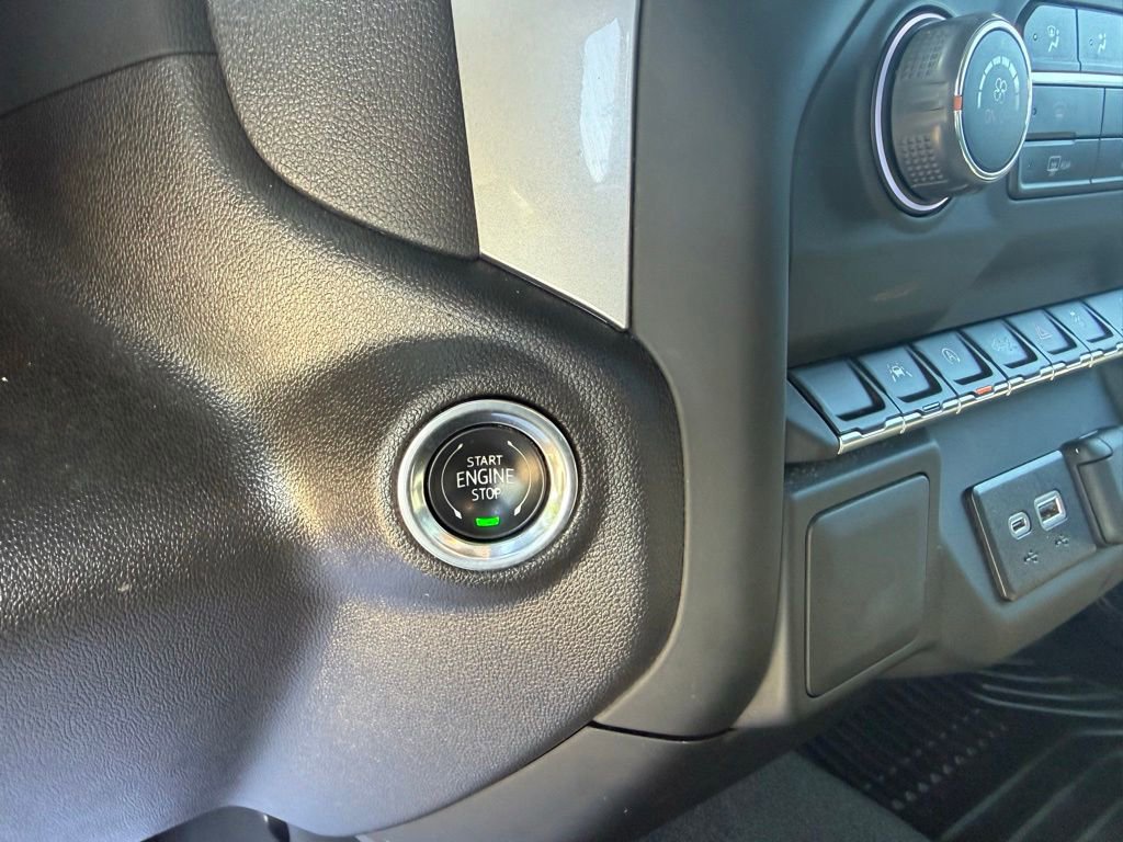 Used 2024 Chevrolet Silverado 1500 Custom Trail Boss w/ Turbomax Blackout Package AWD/4WD image 31