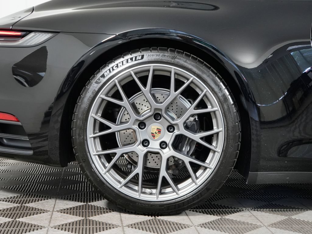 Certified 2024 Porsche 911 Carrera 4 AWD/4WD image 17