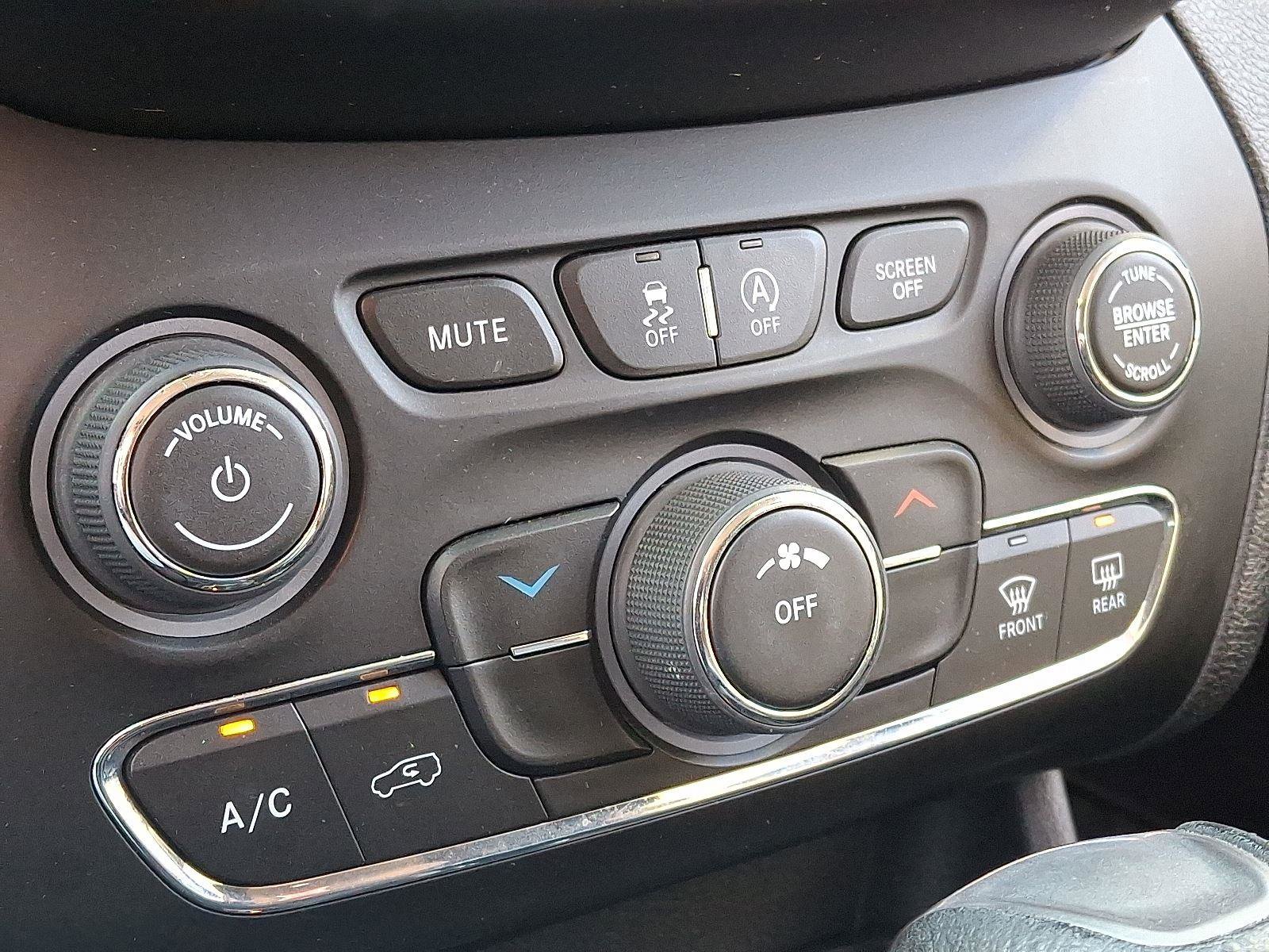 Used 2019 Jeep Cherokee Latitude w/ Cold Weather Group image 15