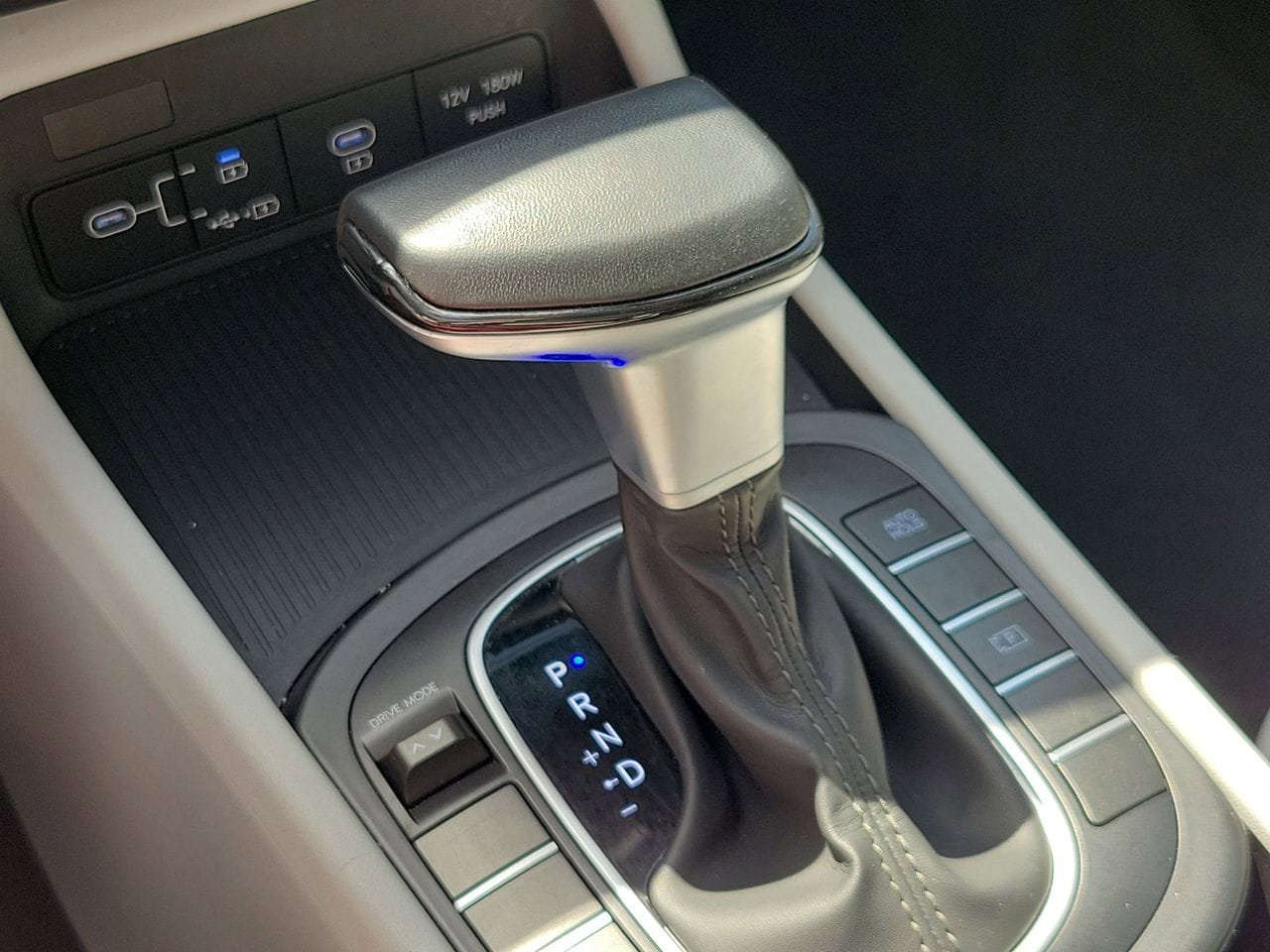 Used 2025 Hyundai Kona SEL FWD image 26