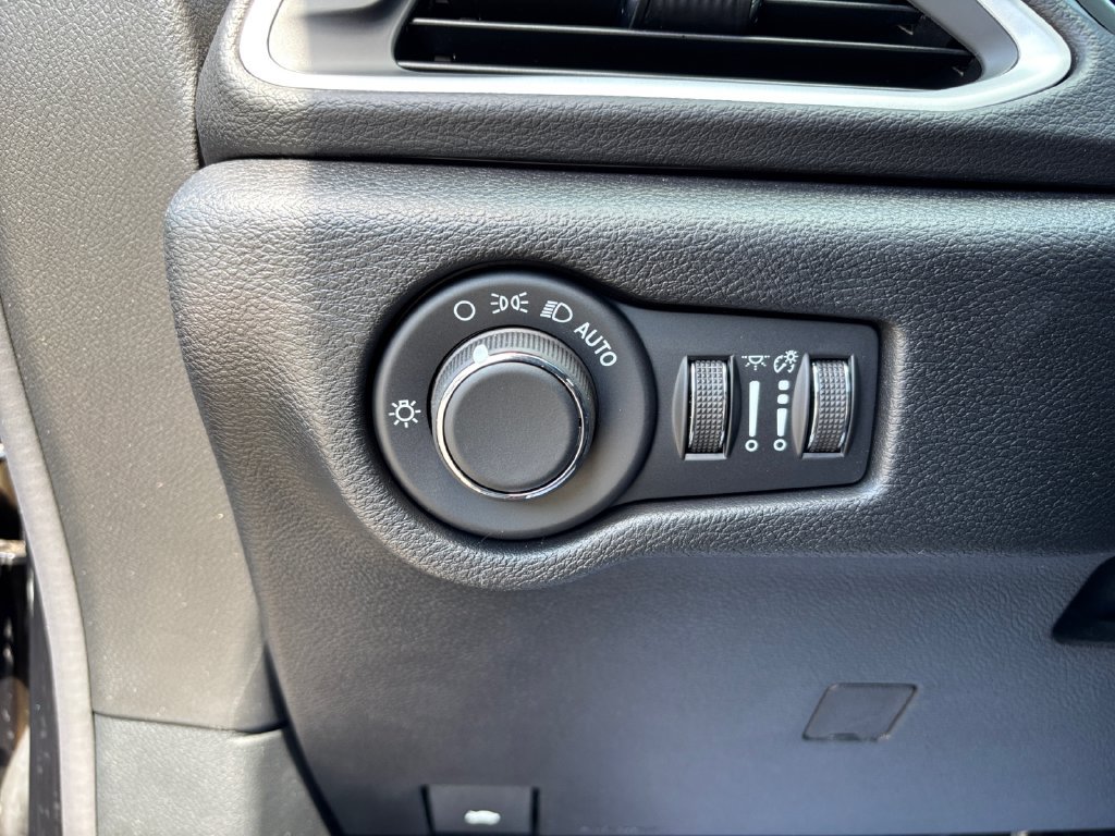 New 2027 Chrysler Pacifica LX FWD image 31