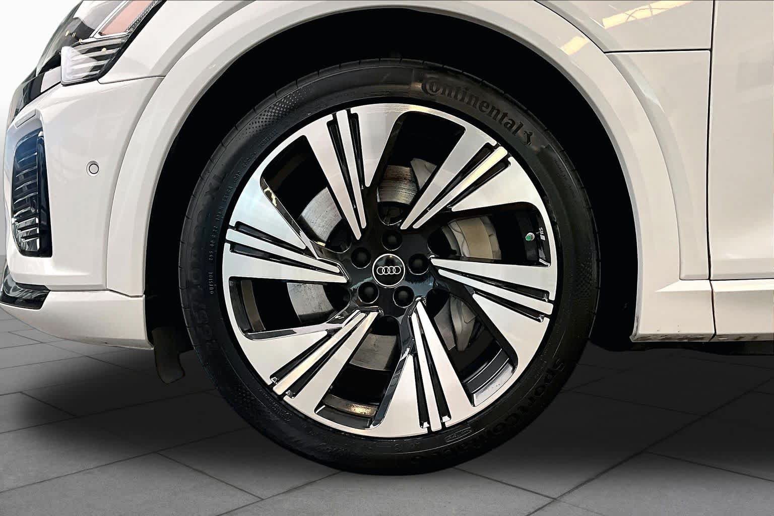 Used 2024 Audi Q8 e-tron Prestige AWD/4WD image 9