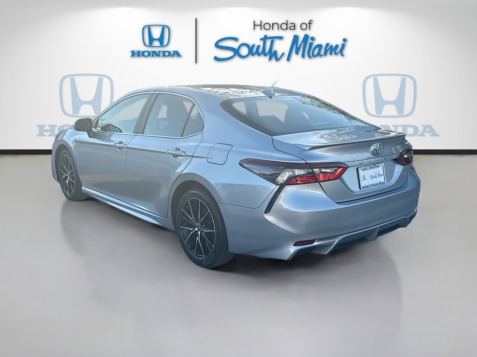 Used 2024 Toyota Camry SE w/ Convenience Package image 5