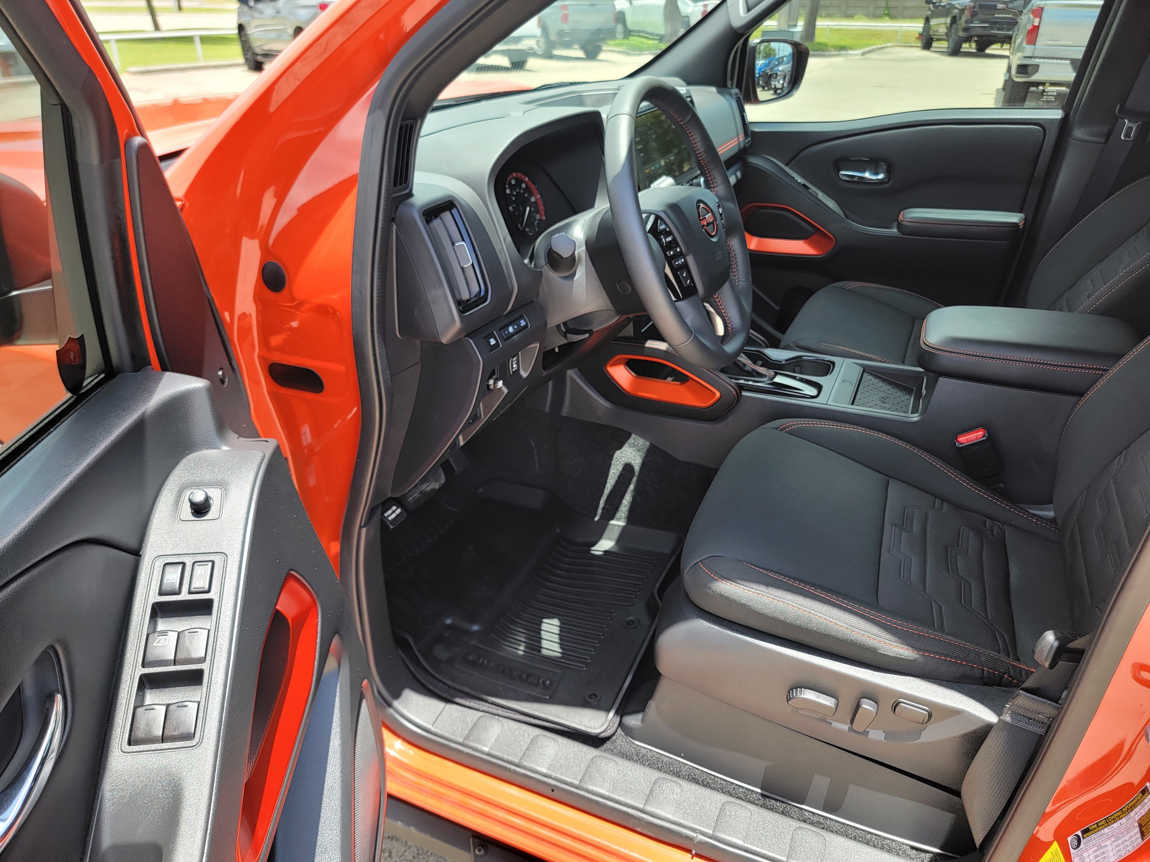 Used 2025 Nissan Frontier PRO-4X w/ Pro Convenience Package image 16