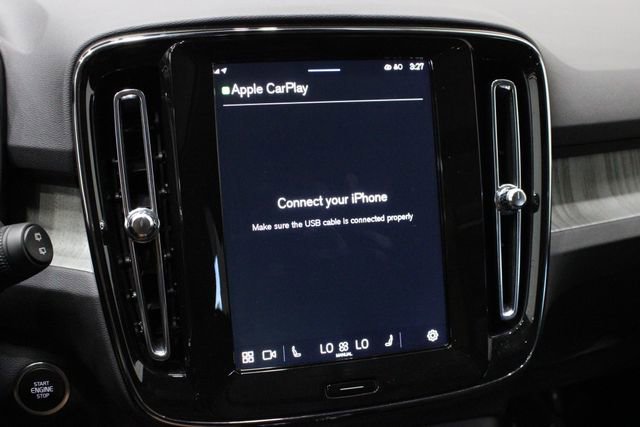 Used 2025 Volvo XC40 B5 Plus image 35