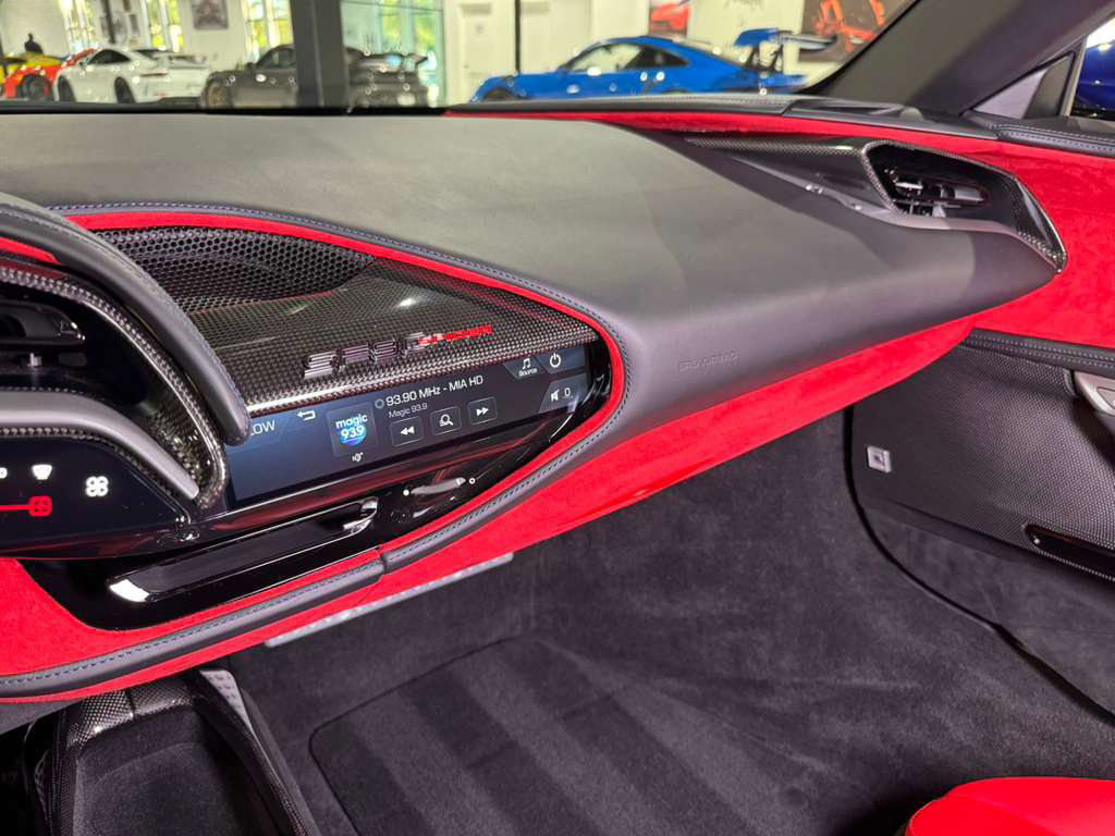Used 2023 Ferrari SF90 Spider image 34
