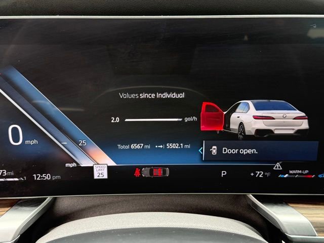 Used 2025 BMW 760i xDrive w/ Premium Package image 25