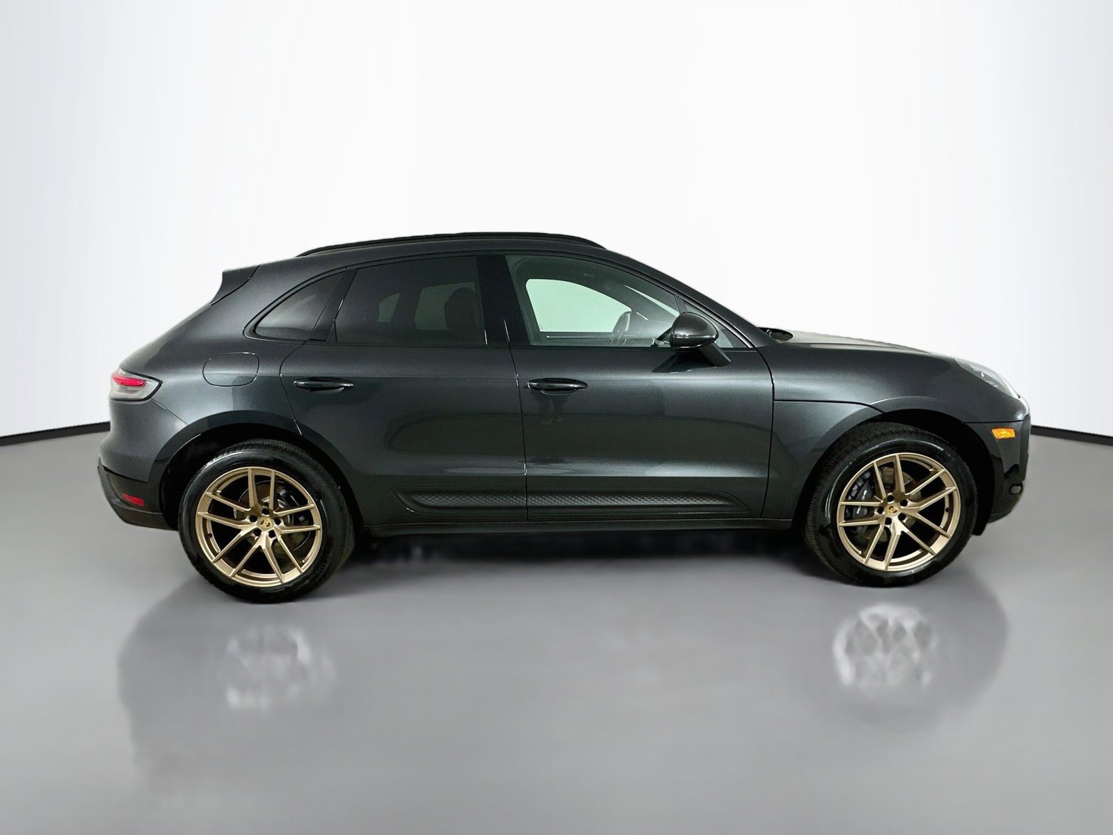 Used 2026 Porsche Macan AWD/4WD image 4