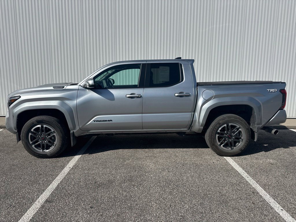 Used 2025 Toyota Tacoma TRD Sport w/ TRD Sport Upgrade Package AWD/4WD image 3