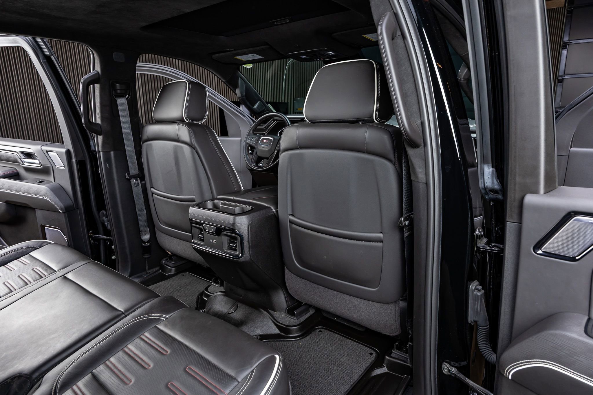 Used 2025 GMC Sierra 2500 AT4X image 32