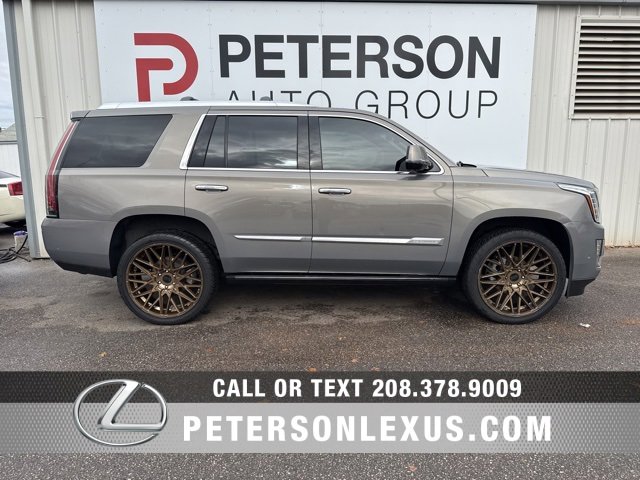 Used 2018 Cadillac Escalade Platinum image 2