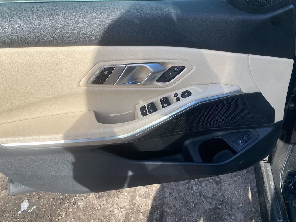 Used 2022 BMW 330i xDrive Sedan w/ Premium Package image 4