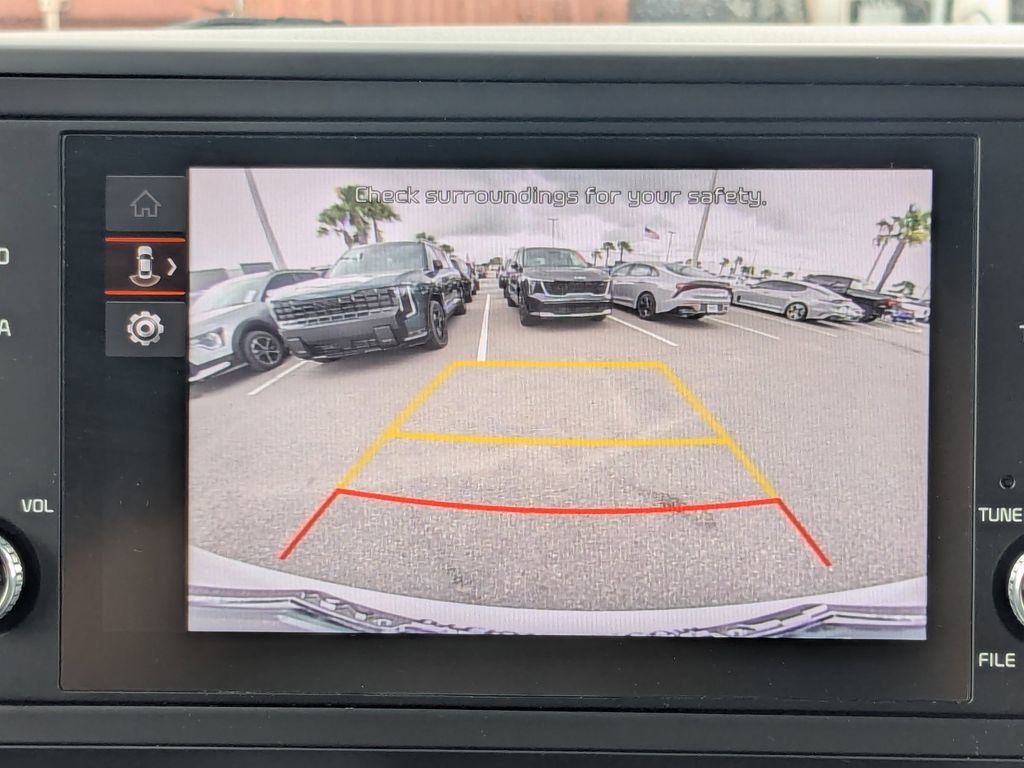 Used 2024 Kia Carnival LX image 27