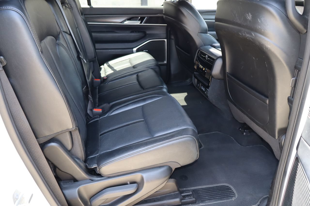 Used 2024 Jeep Wagoneer L Series II RWD image 18