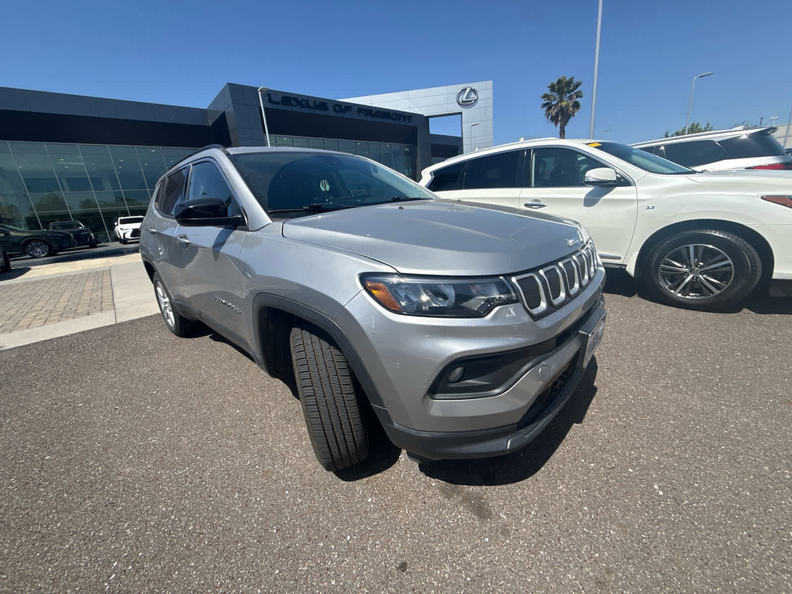 Used 2022 Jeep Compass Latitude AWD/4WD image 2