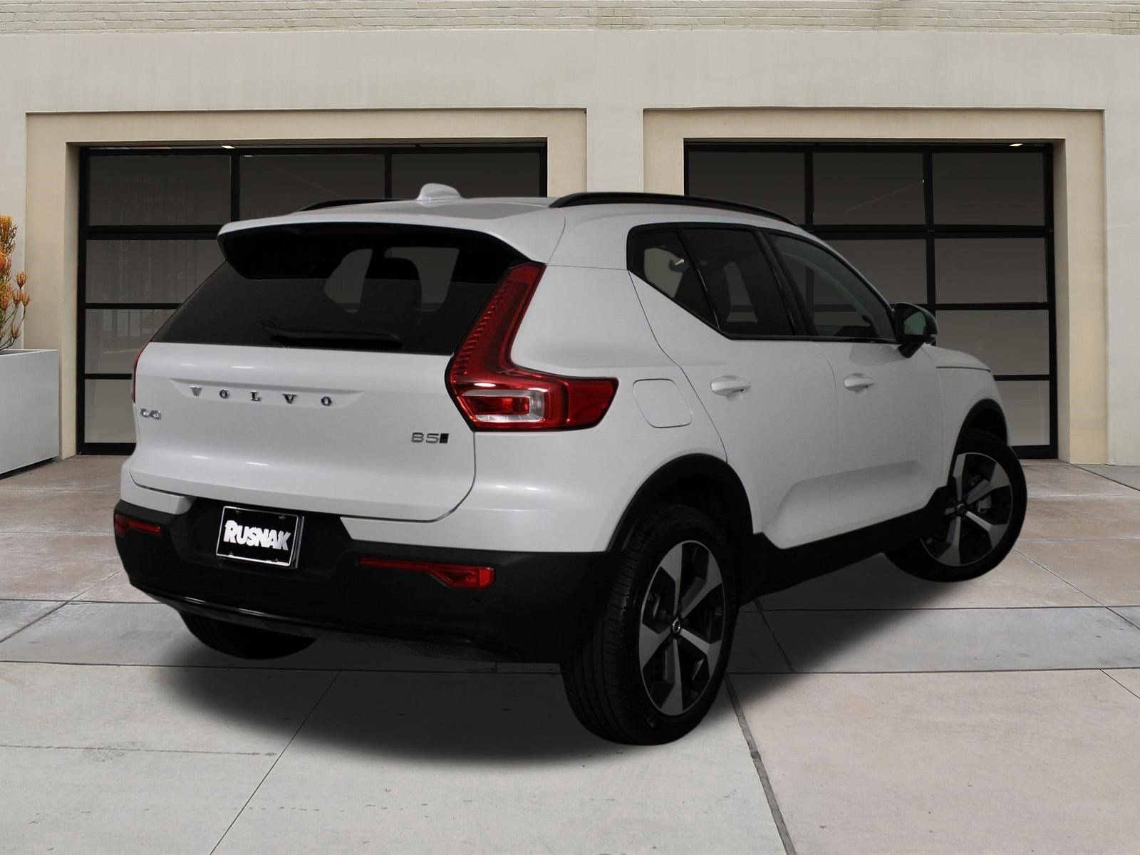 Certified 2026 Volvo XC40 B5 Plus w/ Protection Package Premier image 4