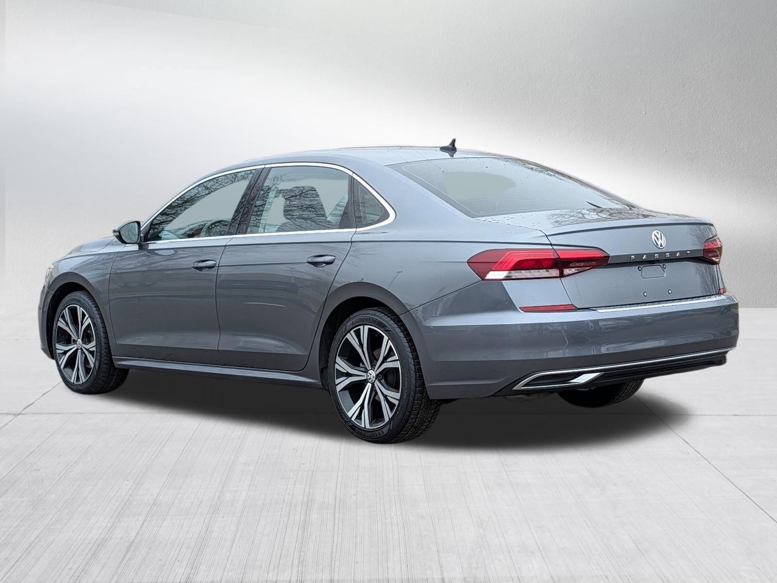 Used 2021 Volkswagen Passat 2.0T SE FWD image 5