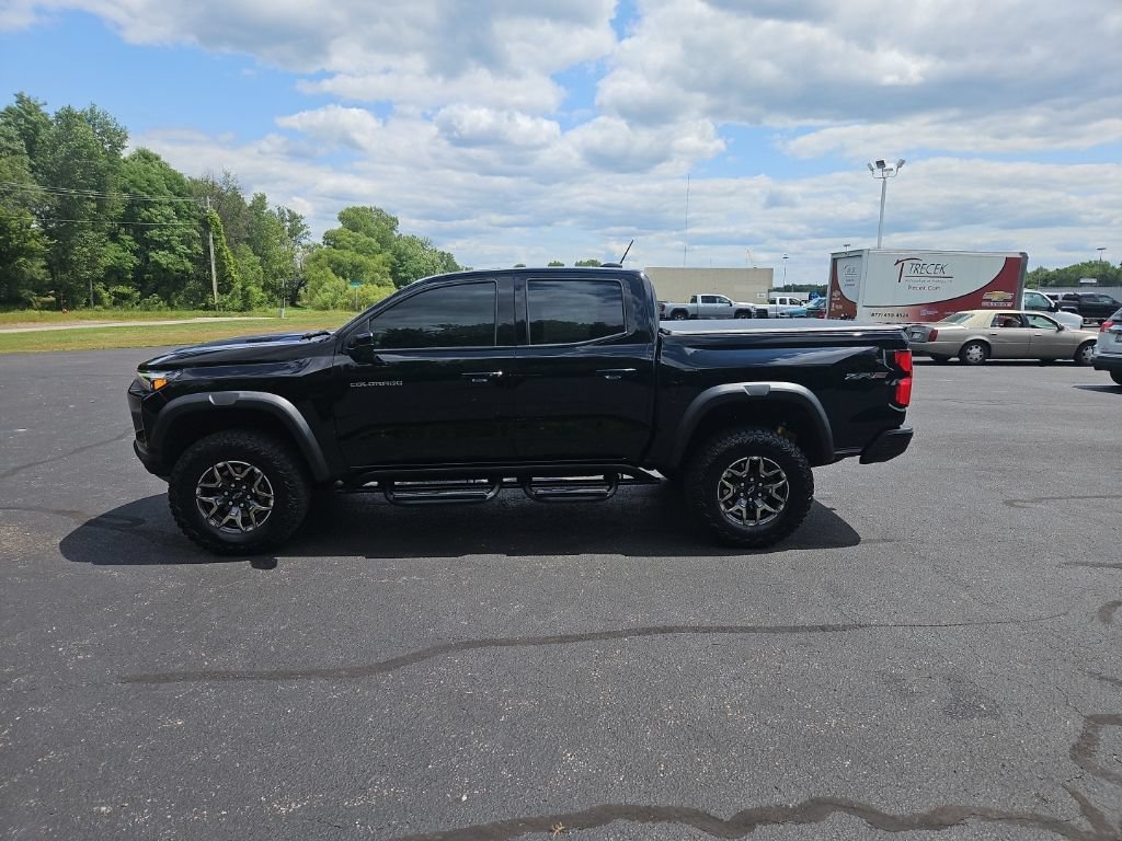 Used 2025 Chevrolet Colorado ZR2 w/ Technology Package AWD/4WD image 4