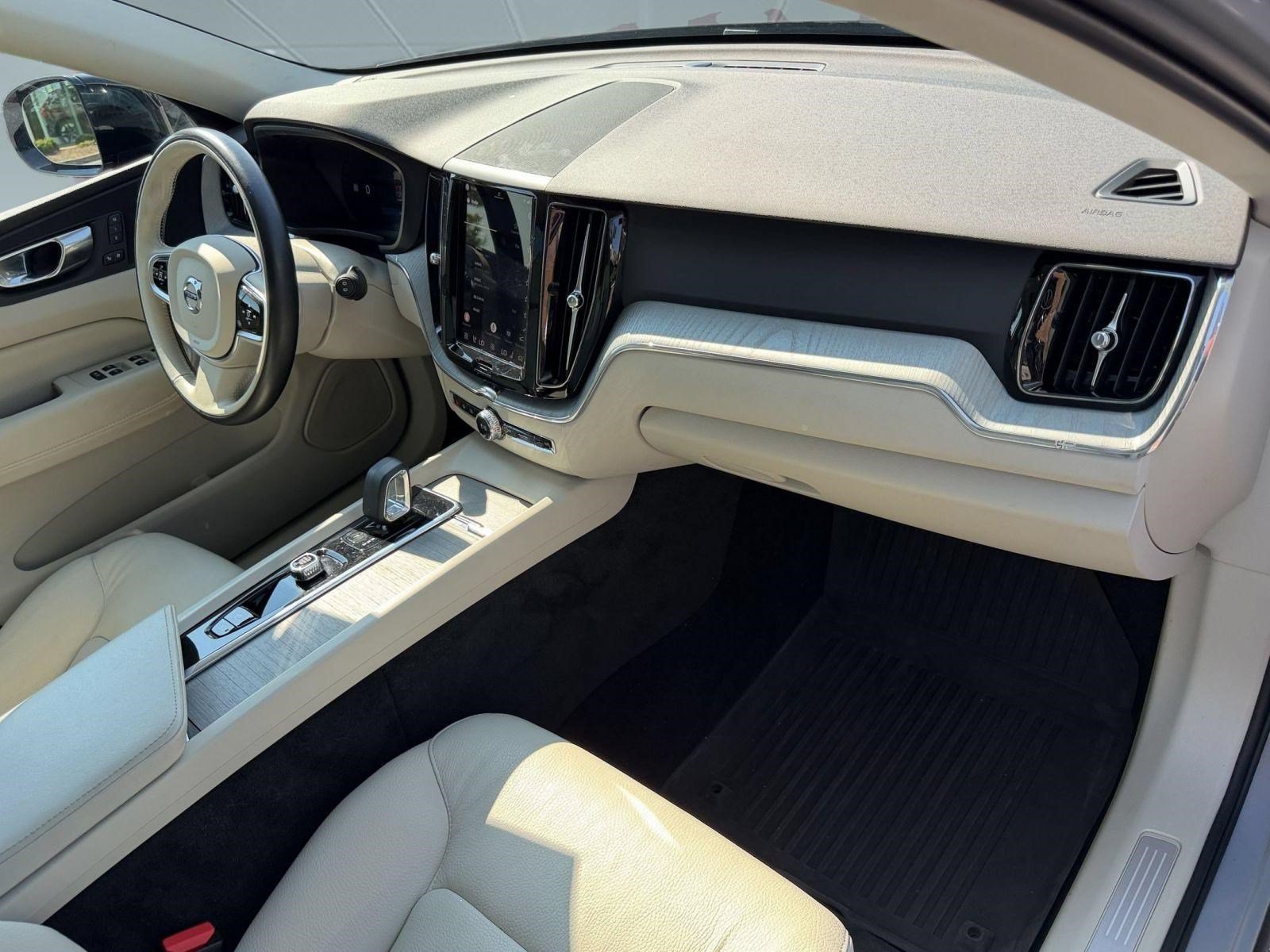 Certified 2024 Volvo XC60 B5 Plus w/ Climate Package AWD/4WD image 30