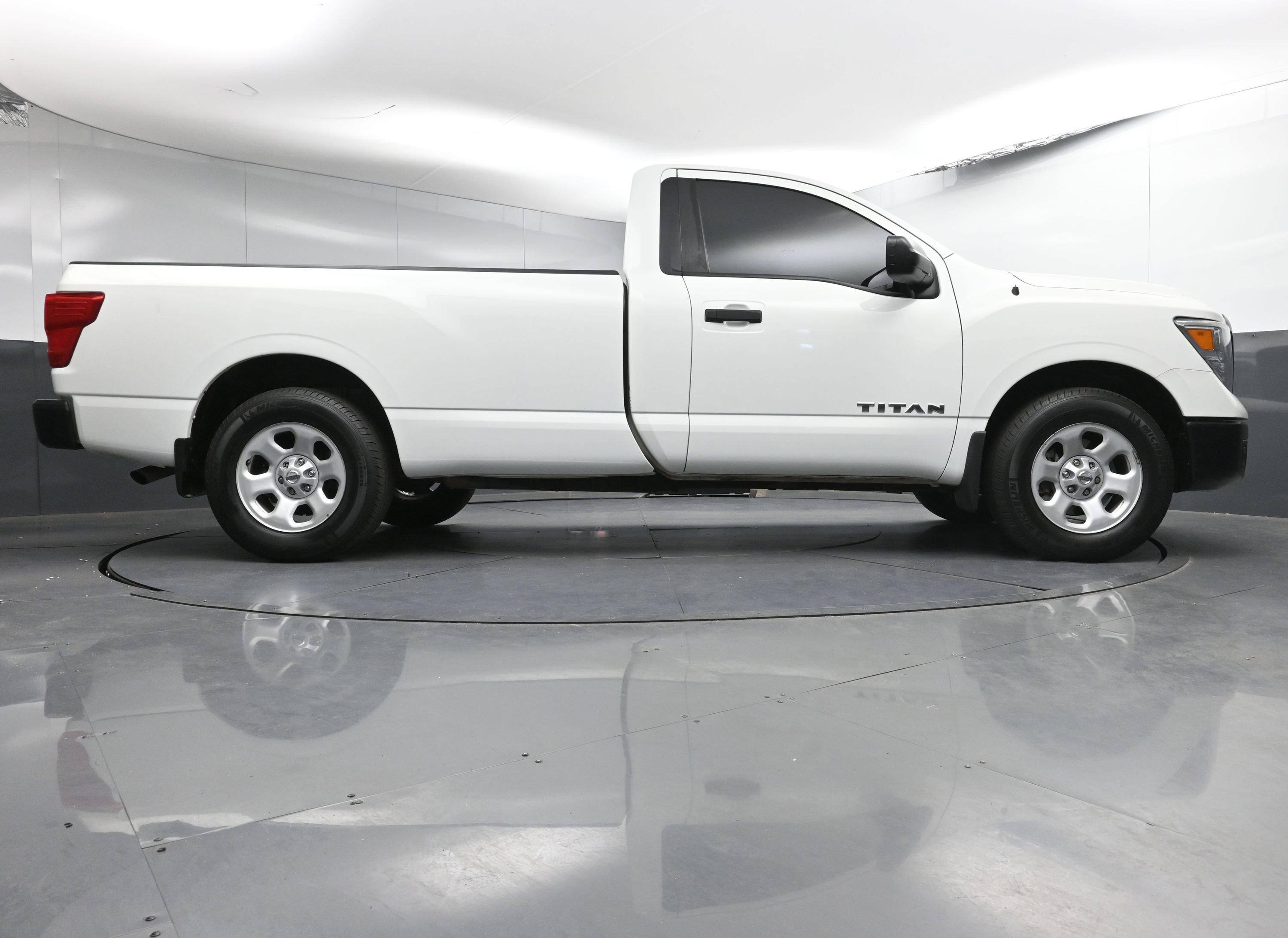 Used 2019 Nissan Titan S image 22