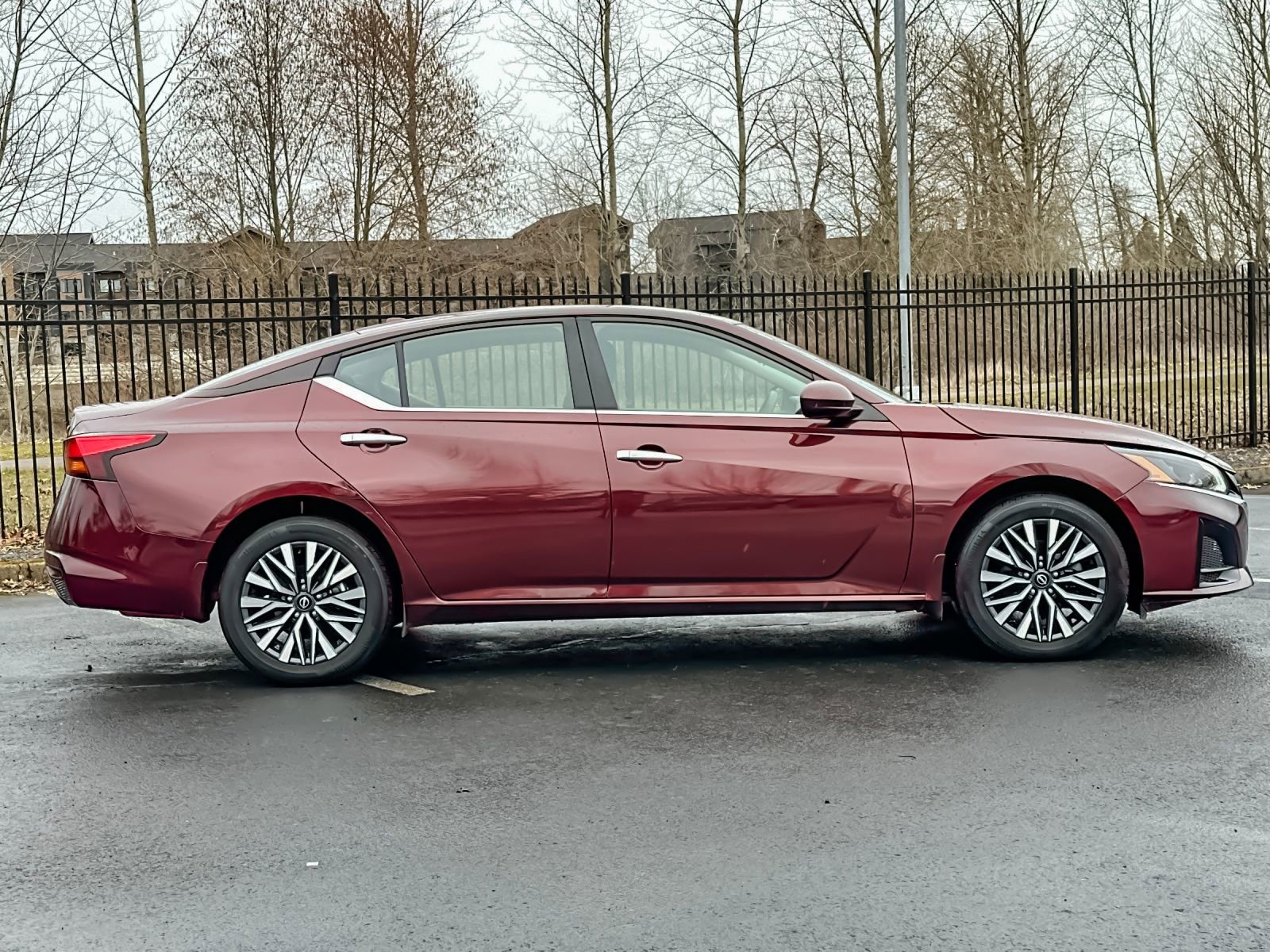 Used 2023 Nissan Altima 2.5 SV AWD/4WD image 3