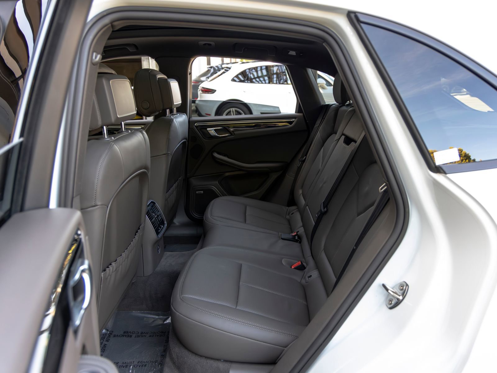 Certified 2026 Porsche Macan image 46