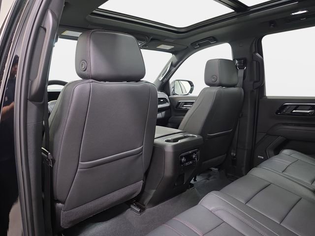 Used 2025 Chevrolet Suburban RST w/ Comfort Package AWD/4WD image 12