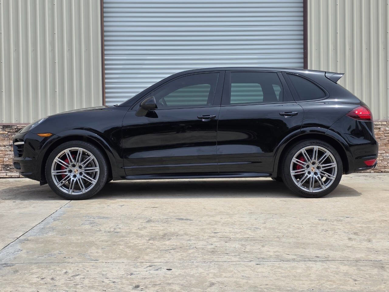 Used 2014 Porsche Cayenne GTS AWD/4WD image 2