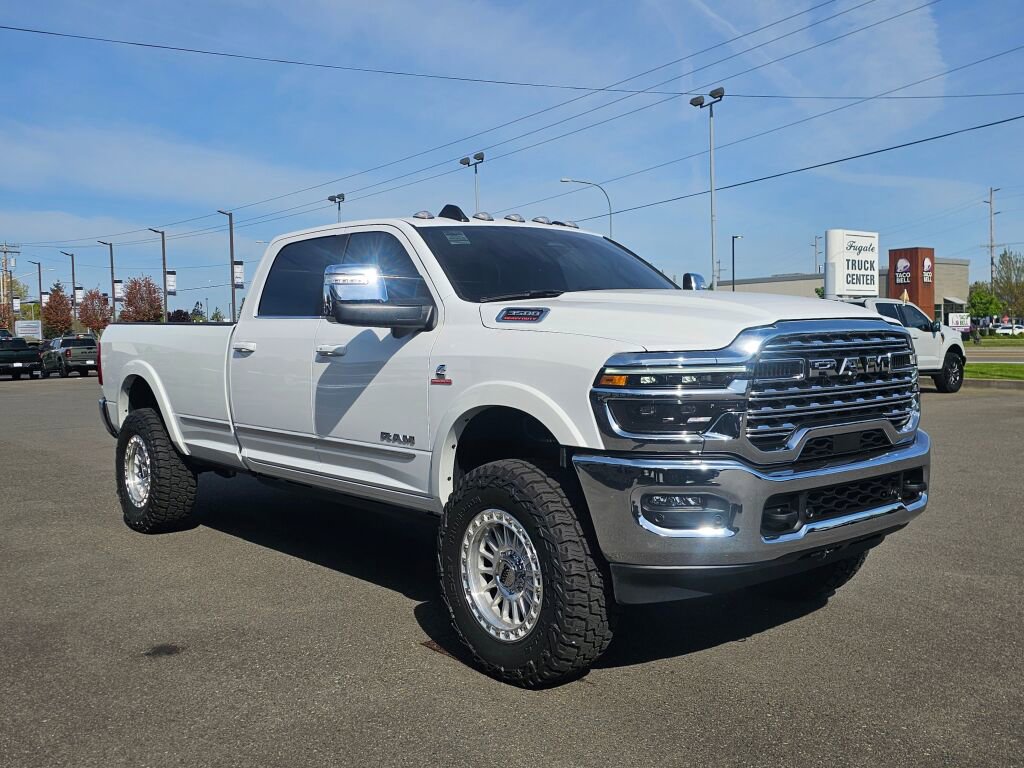 Used 2025 RAM 3500 Limited AWD/4WD image 4