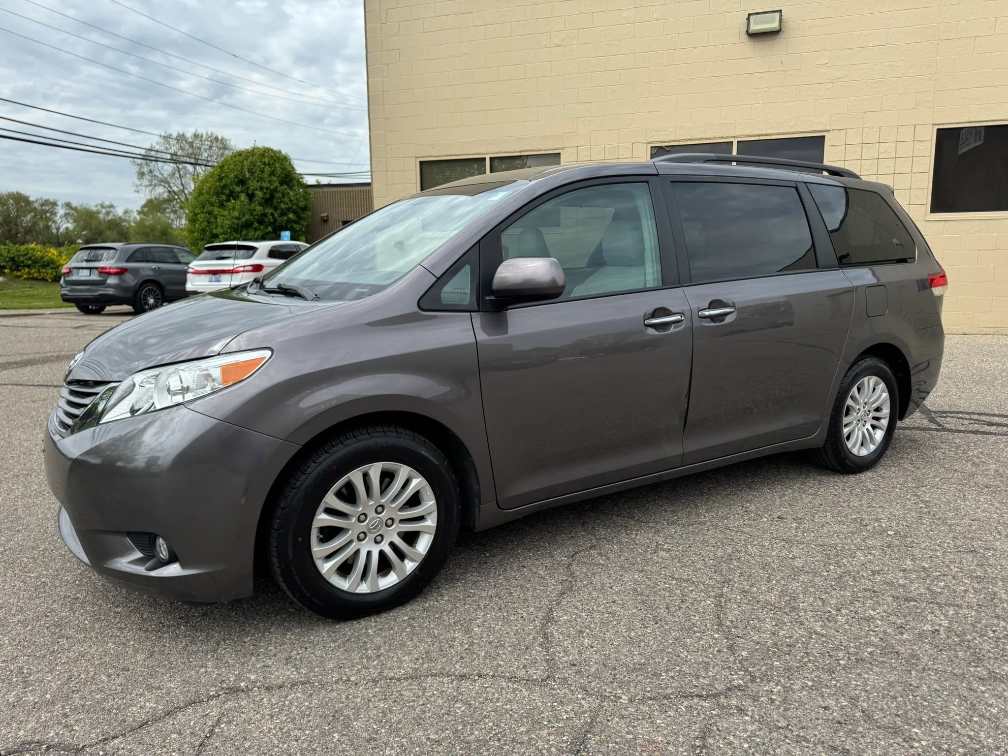 Used 2013 Toyota Sienna XLE FWD image 4