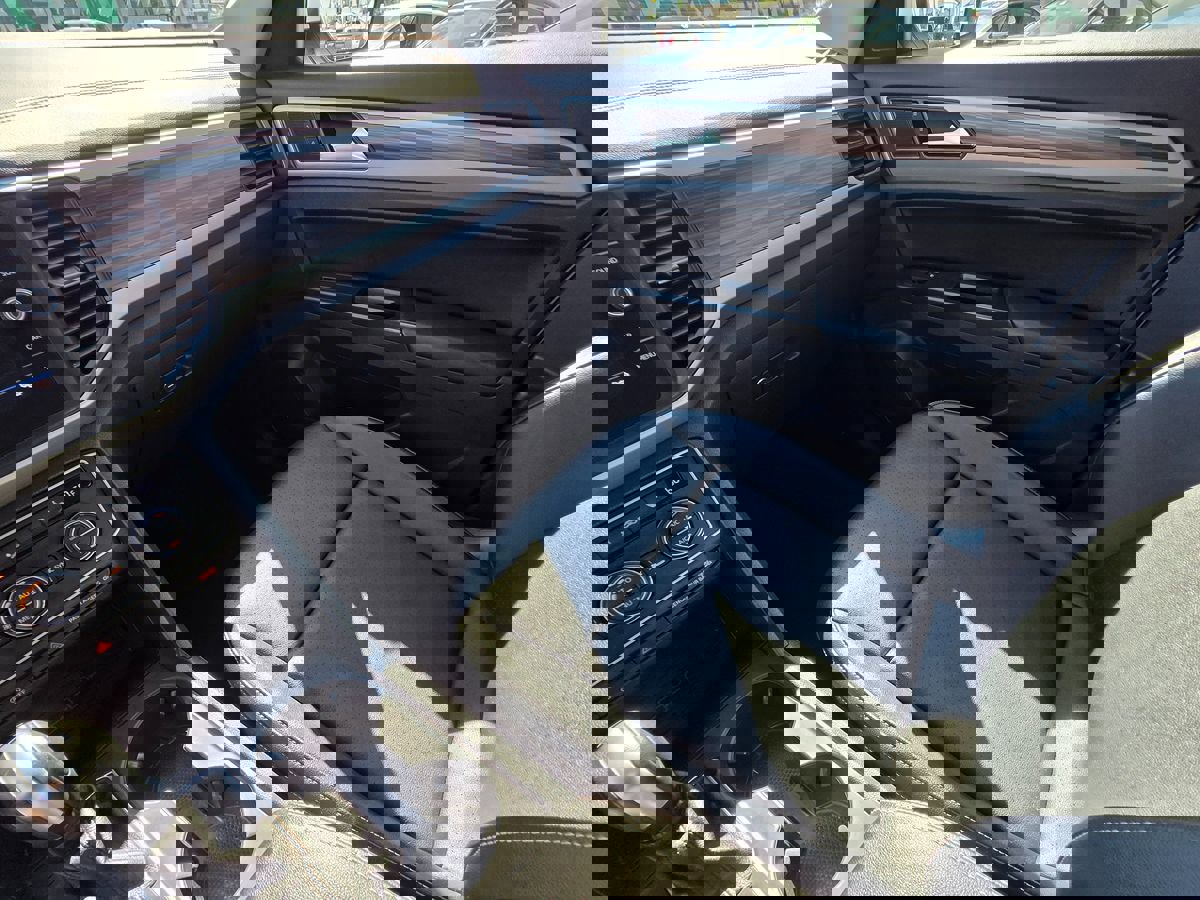 Used 2021 Volkswagen Atlas SE image 44