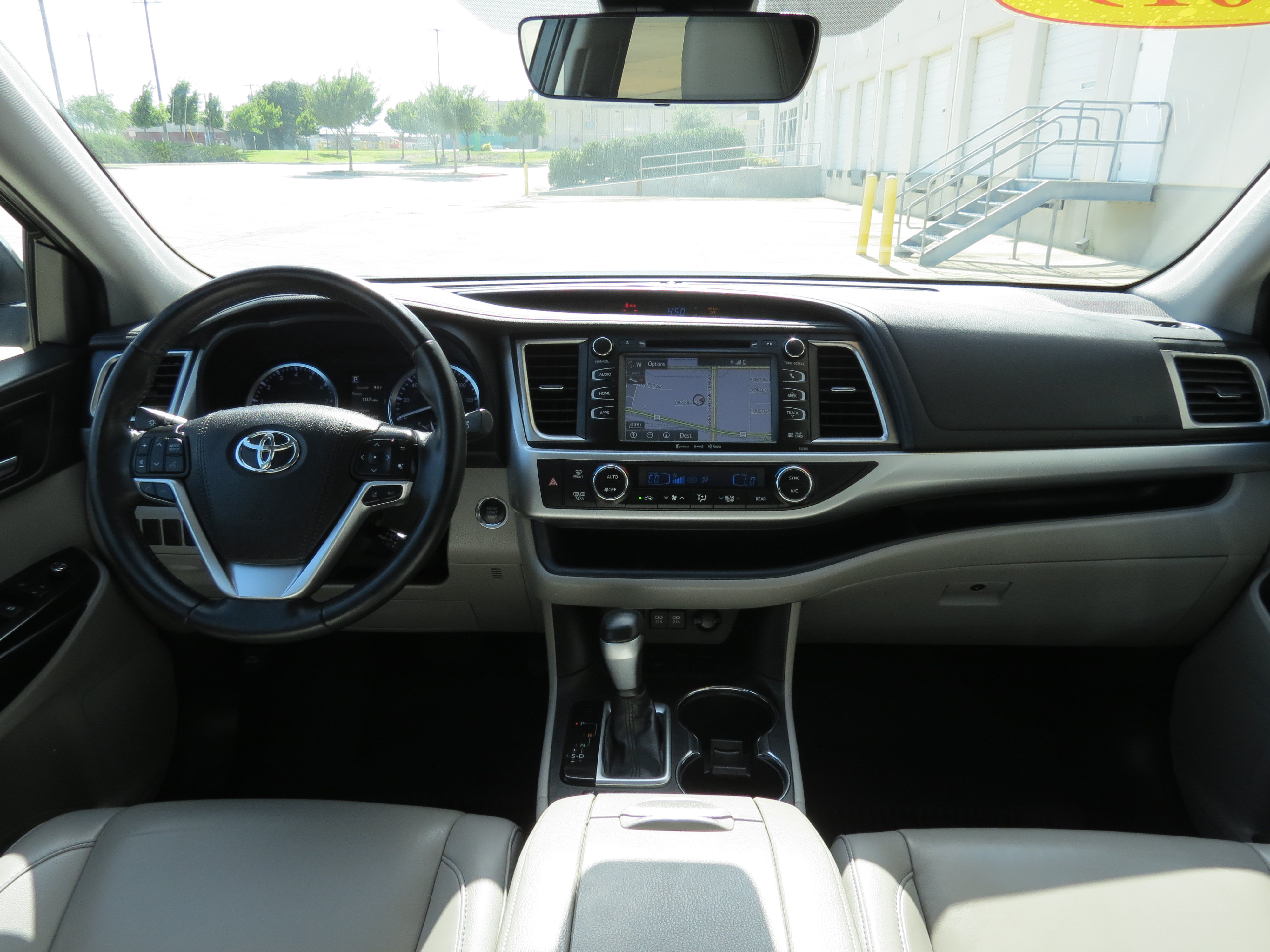 Used 2019 Toyota Highlander XLE FWD image 12