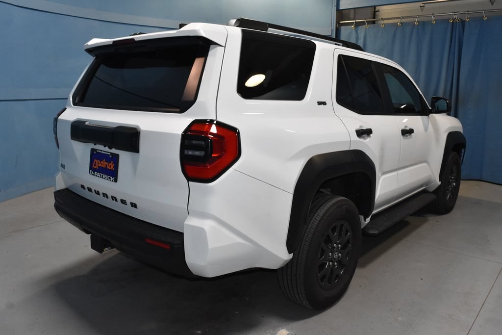 Used 2025 Toyota 4Runner SR5 AWD/4WD image 27