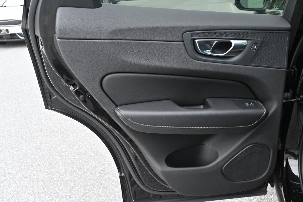 Used 2021 Volvo XC60 T8 Inscription Expression image 19