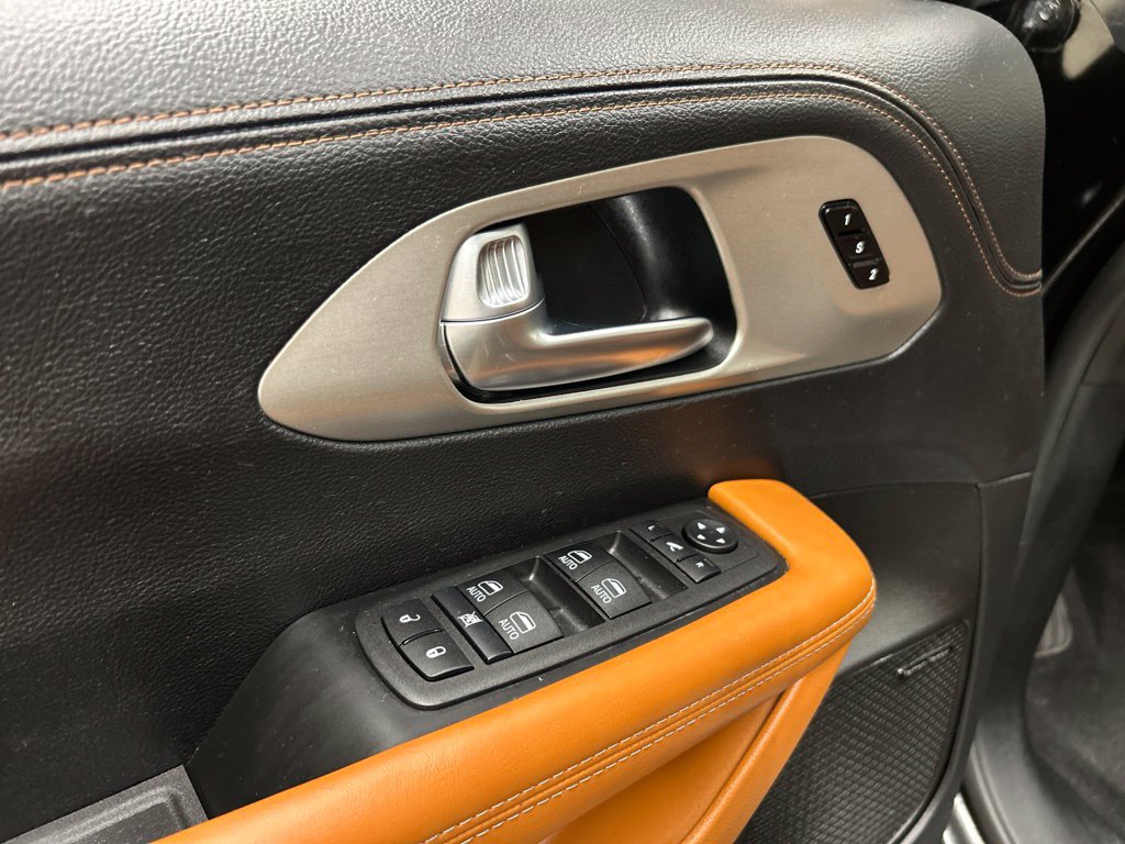 Used 2025 Chrysler Pacifica Pinnacle FWD image 29