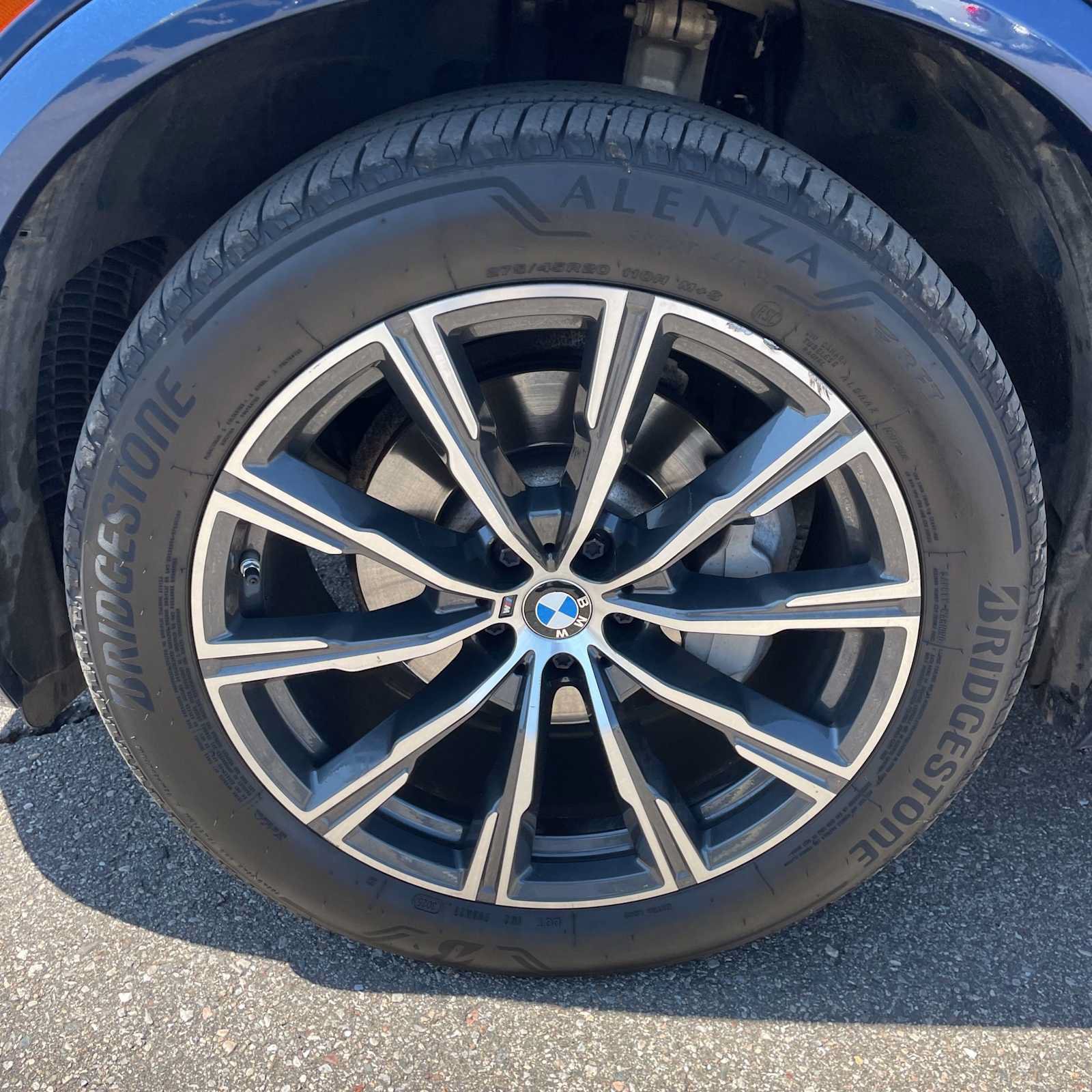 Used 2021 BMW X5 xDrive40i w/ M Sport Package AWD/4WD image 16