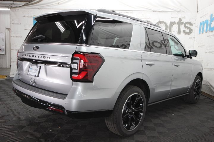 Used 2024 Ford Expedition Limited image 7