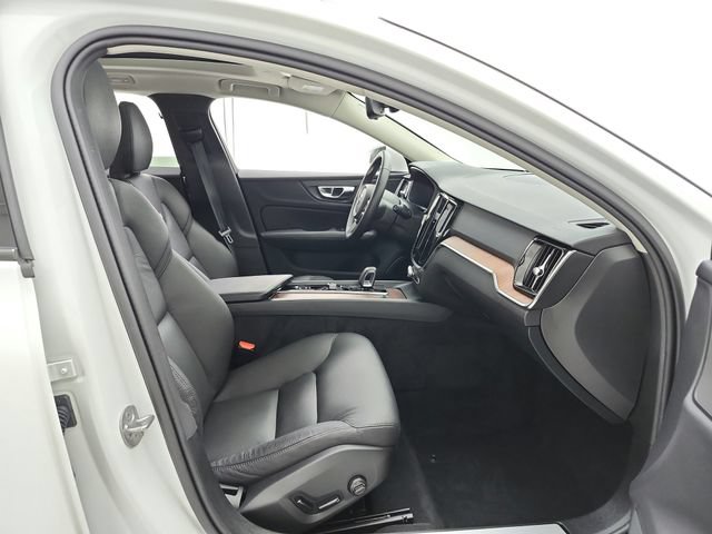Certified 2025 Volvo V60 B5 Cross Country Plus AWD/4WD image 14