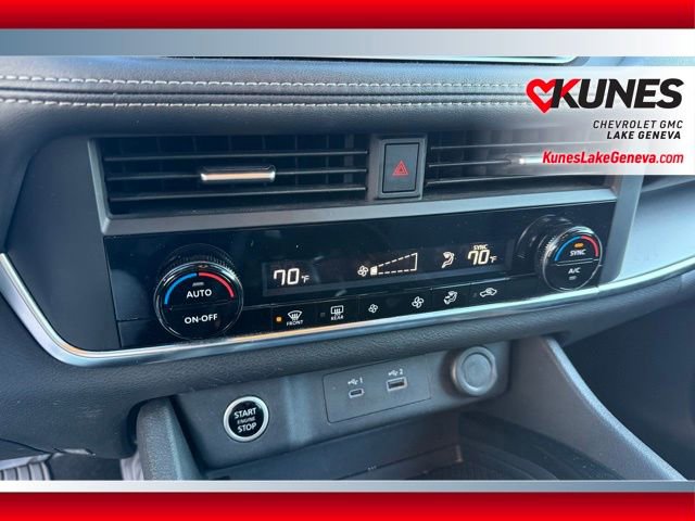 Used 2023 Nissan Rogue SV image 29