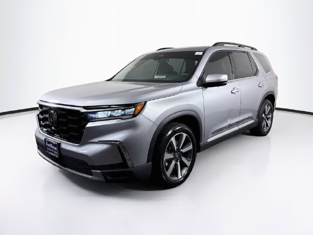 Used 2025 Honda Pilot Elite image 3