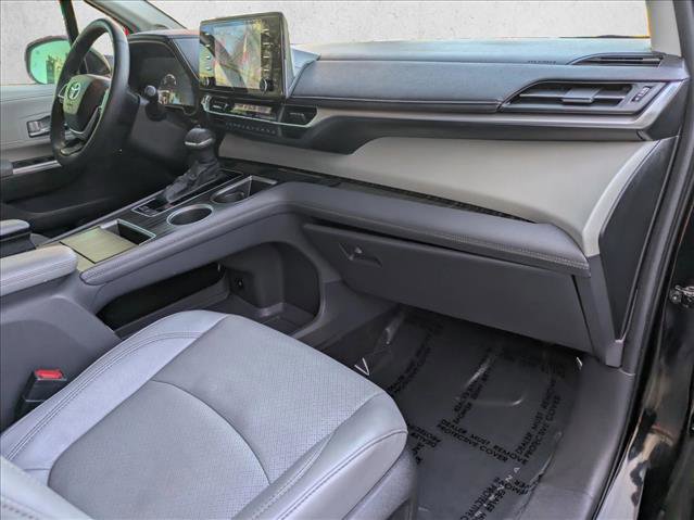Used 2024 Toyota Sienna Limited image 24