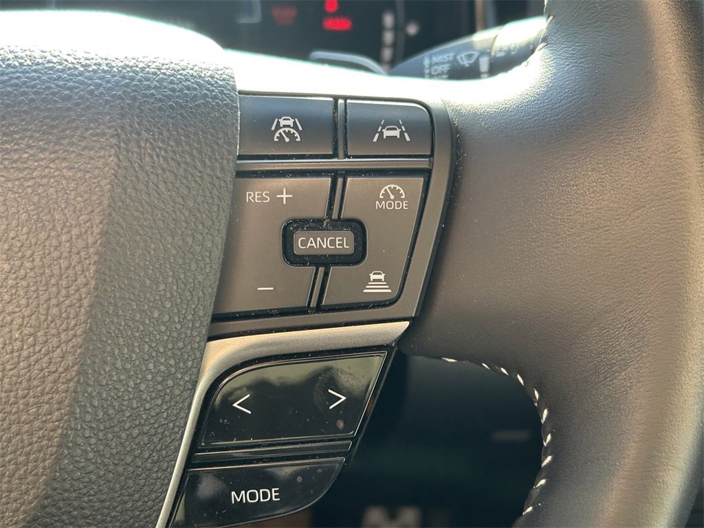 Used 2025 Toyota Camry SE image 37