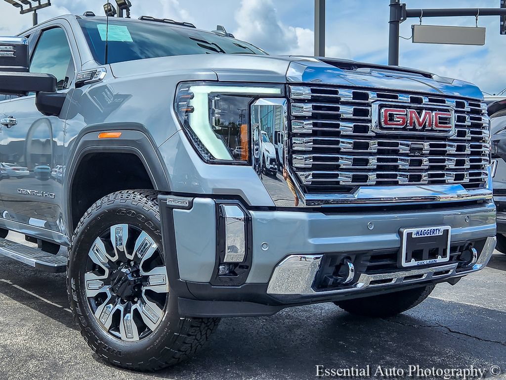 Used 2025 GMC Sierra 2500 Denali w/ Denali Reserve Package AWD/4WD image 2