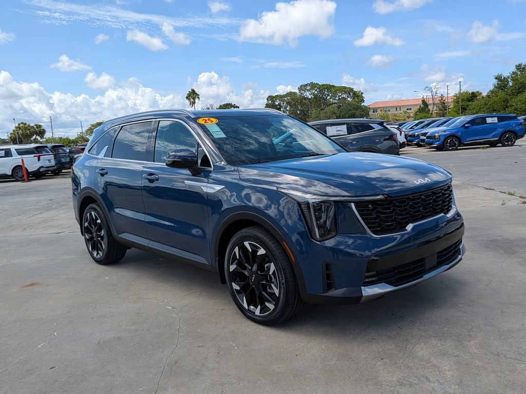 Certified 2025 Kia Sorento EX w/ Panoramic Sunroof Package FWD image 2