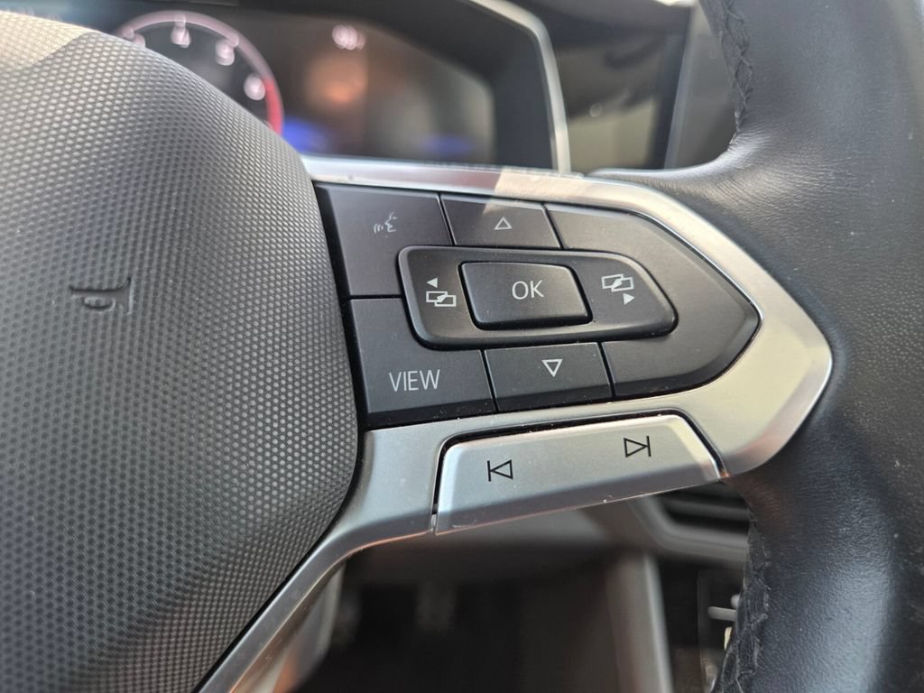 Used 2025 Volkswagen Jetta SE FWD image 12