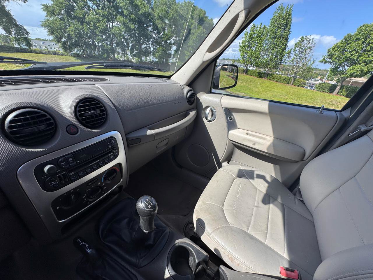 Used 2004 Jeep Liberty Renegade w/ Security Group AWD/4WD image 23