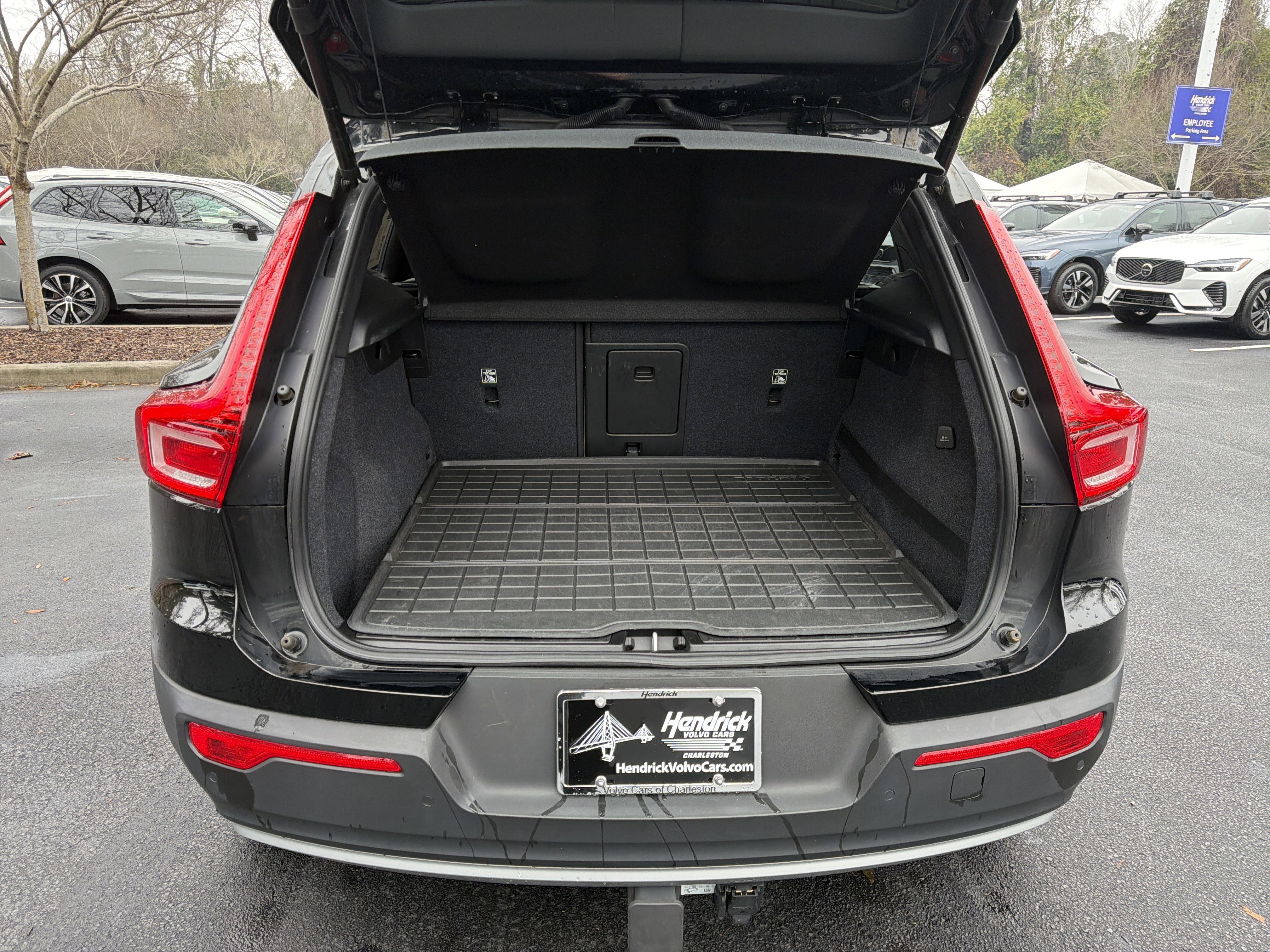 Used 2020 Volvo XC40 T5 Momentum w/ Protection Package Premier image 34