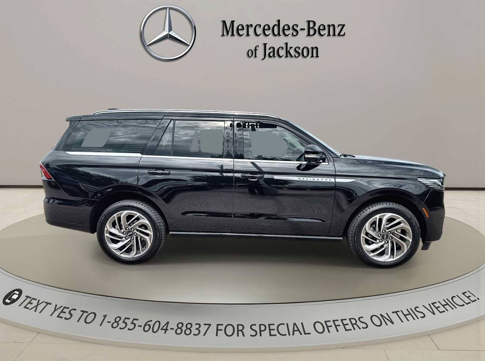 Used 2026 Lincoln Navigator Reserve AWD/4WD image 9