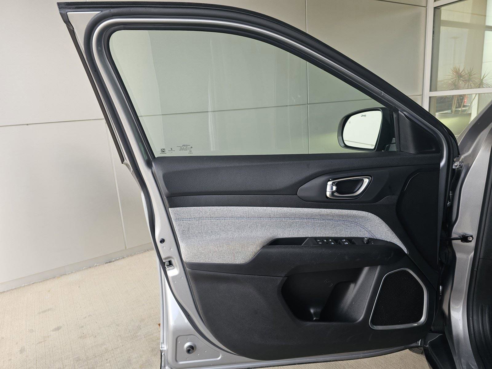 Used 2022 Jeep Compass Latitude image 18