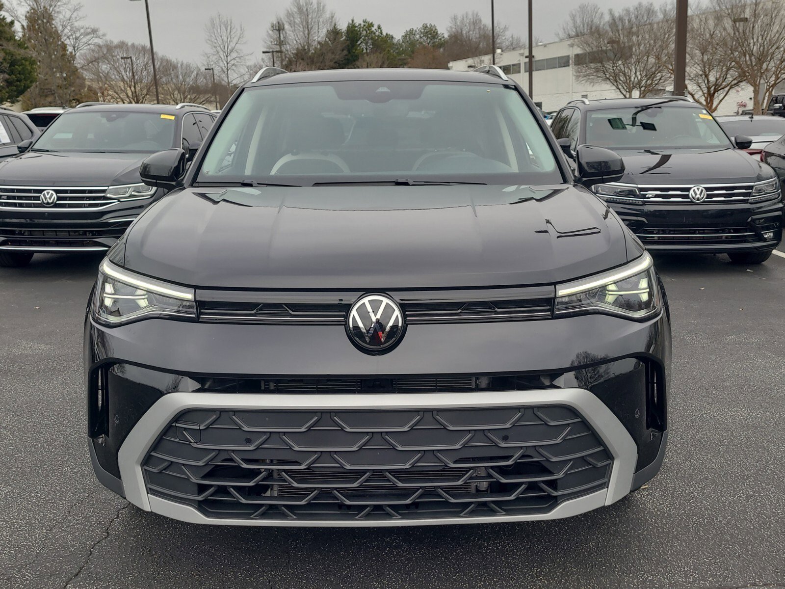 Certified 2025 Volkswagen Taos SE image 2